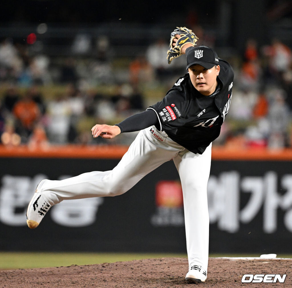 31일 대전 한화생명볼파크에서 2026 신한 SOL KBO리그 한화 이글스와 KT 위즈의 경기가 열렸다.이날 한화는 오웬 화이트, KT는 케일럽 보쉴리를 선발로 내세웠다.6회말 무사에서 KT 한승혁이 역투하고 있다. 2026.03.31 /sunday@osen.co.kr