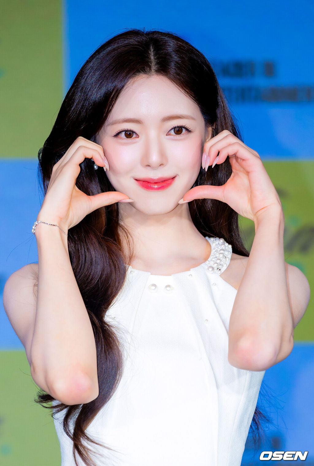  그룹 잇지(ITZY) 멤버 유나의 솔로 데뷔 첫 미니 앨범 '아이스크림' 발매 기념 기자간담회가 23일 오후 서울 광진구 풀만 앰배서더 서울 이스트폴 그랜드볼룸에서 열렸다.있지 멤버 유나는 솔로 데뷔 앨범 '아이스크림'(Ice Cream)을 발매하고 예지에 이어 있지의 두 번째 솔로 주자로 나선다.있지 유나가 포즈를 취하고 있다. 2026.03.23 / rumi@osen.co.kr