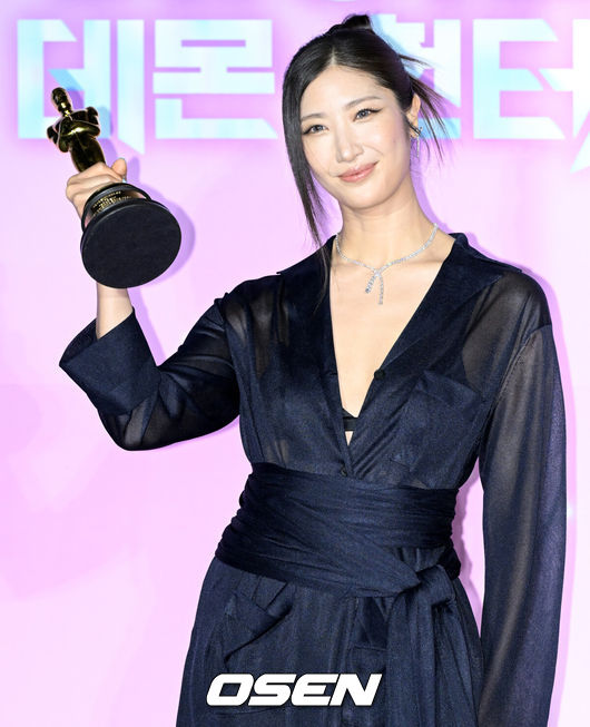 [OSEN=조은정 기자] 넷플릭스 ‘케이팝 데몬 헌터스’ 아카데미 수상 기념 간담회가 1일 서울 용산구 CGV용산아이파크몰에서 열렸다.이날 기자간담회에는 매기 강 감독, 크리스 애플한스 감독, 이재, IDO(이유한, 곽중규, 남희동)가 참석했다.가수 이재가 포즈를 취하고 있다. 2026.04.01 /cej@osen.co.kr