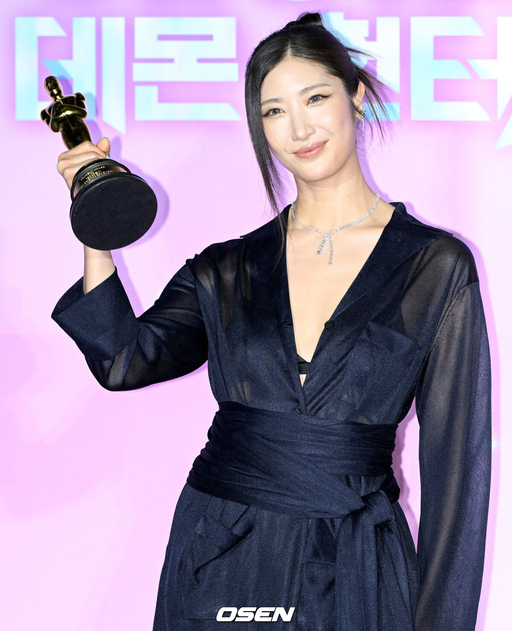 넷플릭스 ‘케이팝 데몬 헌터스’ 아카데미 수상 기념 간담회가 1일 서울 용산구 CGV용산아이파크몰에서 열렸다.이날 기자간담회에는 매기 강 감독, 크리스 애플한스 감독, 이재, IDO(이유한, 곽중규, 남희동)가 참석했다.가수 이재가 포즈를 취하고 있다. 2026.04.01 /cej@osen.co.kr