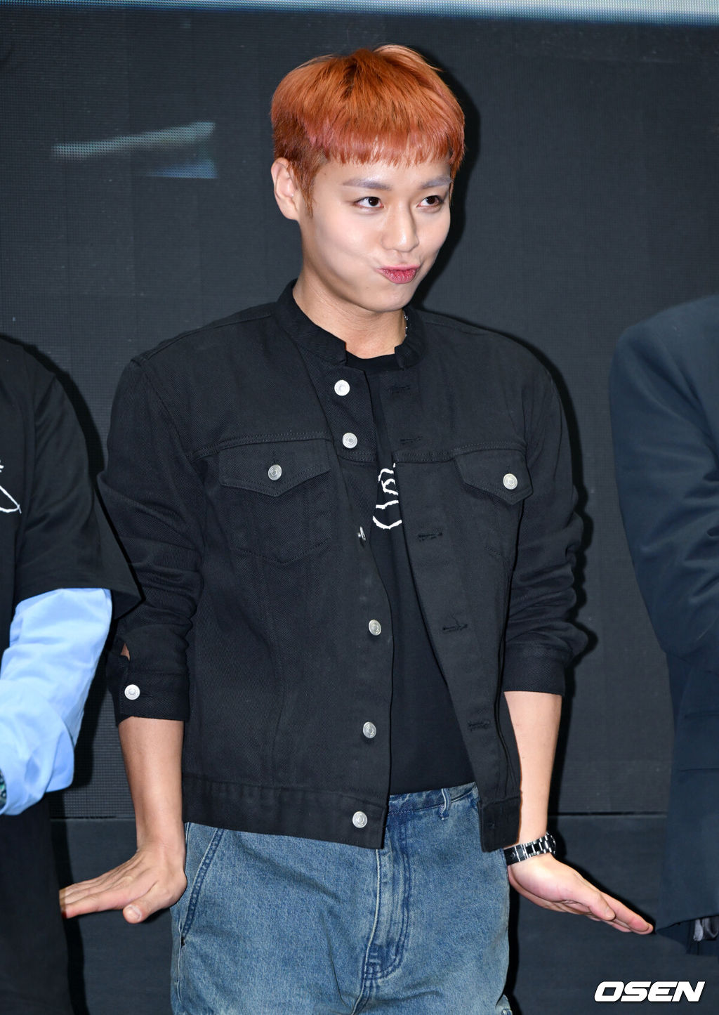 영화 ‘왕과 사는 남자(감독 장항준)’ 천만 관객 감사 무대인사가 17일 서울 메가박스 코엑스에서 열렸다.<br /><br />'왕과 사는 남자'의 누적 관객 수는 1360만 1732명이다. 국내 역대 박스오피스 공식 통계 기준 흥행 영화 톱10 중 7위인 '아바타'(1362만명)의 기록을 17일 중 넘어설 것으로 예상된다.<br /><br />배우 박지훈이 관객과의 시간을 갖고 있다. 2026.03.17 /cej@osen.co.kr