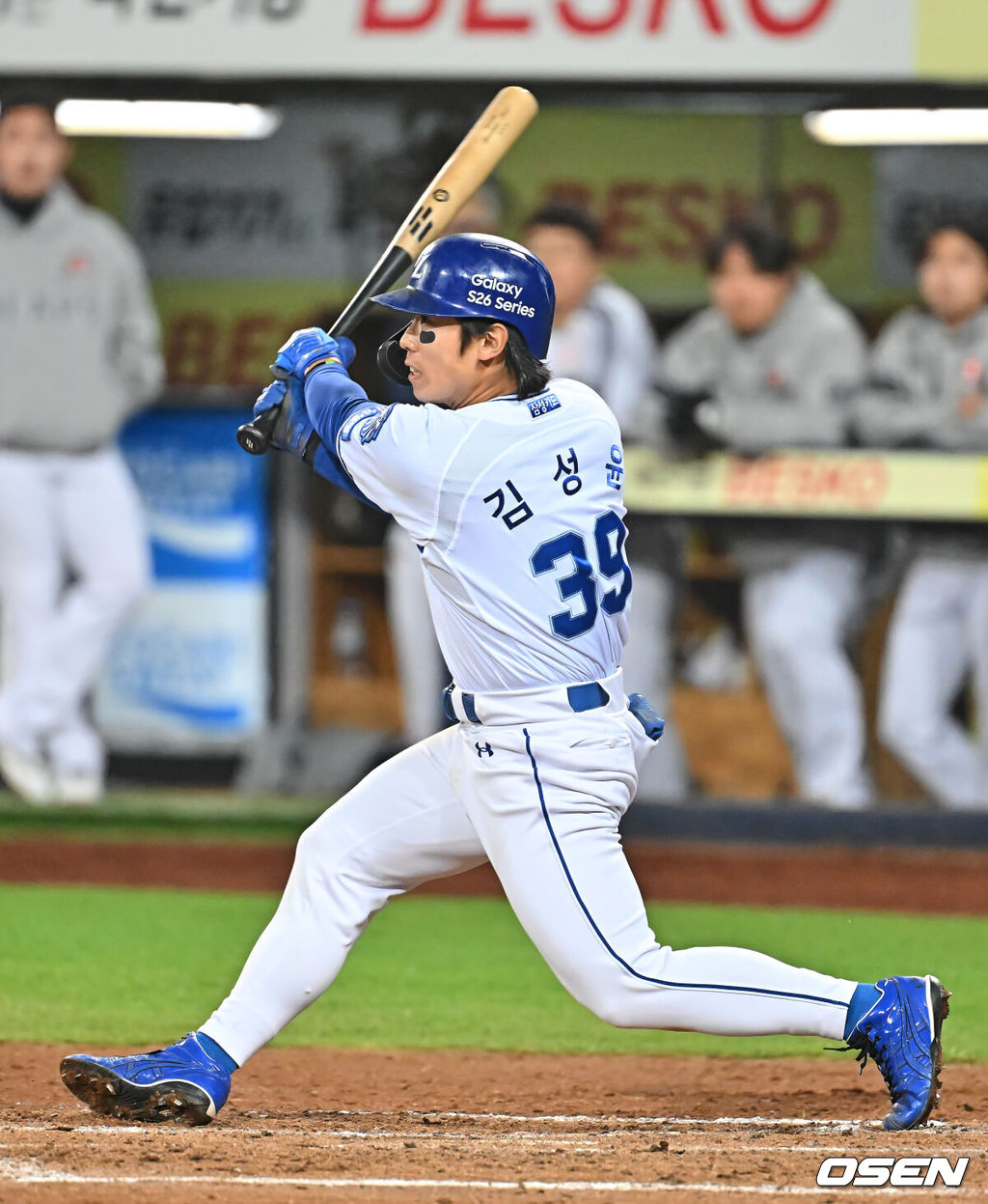 1일 대구삼성라이온즈파크에서 2026 신한 SOL KBO 리그 삼성 라이온즈와 두산 베어스의 경기가 열렸다. 홈팀 삼성은 양창섭이, 방문팀 두산은 최승용이 선발 출전했다. 삼성 라이온즈 김성윤이 4회말 무사 1,2루 좌중간 2타점 2루타를 치고 있다. 2026.04.01 / foto0307@osen.co.kr