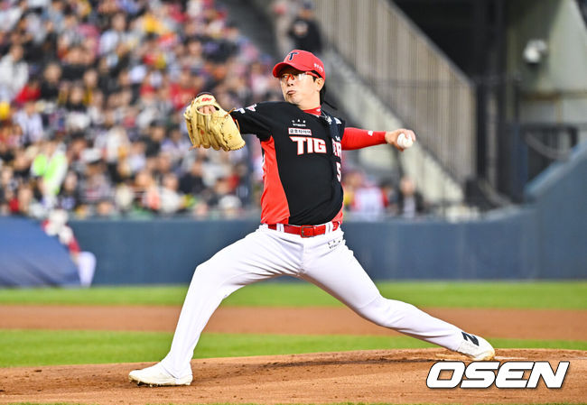 [OSEN=잠실, 박준형 기자] 1일 서울 잠실야구장에서 2026 신한 SOL KBO리그 LG 트윈스와 KIA 타이거즈의 경기가 열렸다. 이날 LG는 송승기를, KIA는 양현종을 선발로 내세웠다.1회말 KIA 선발투수 양현종이 역투하고 있다.  2026.04.01 / soul1014@osen.co.kr