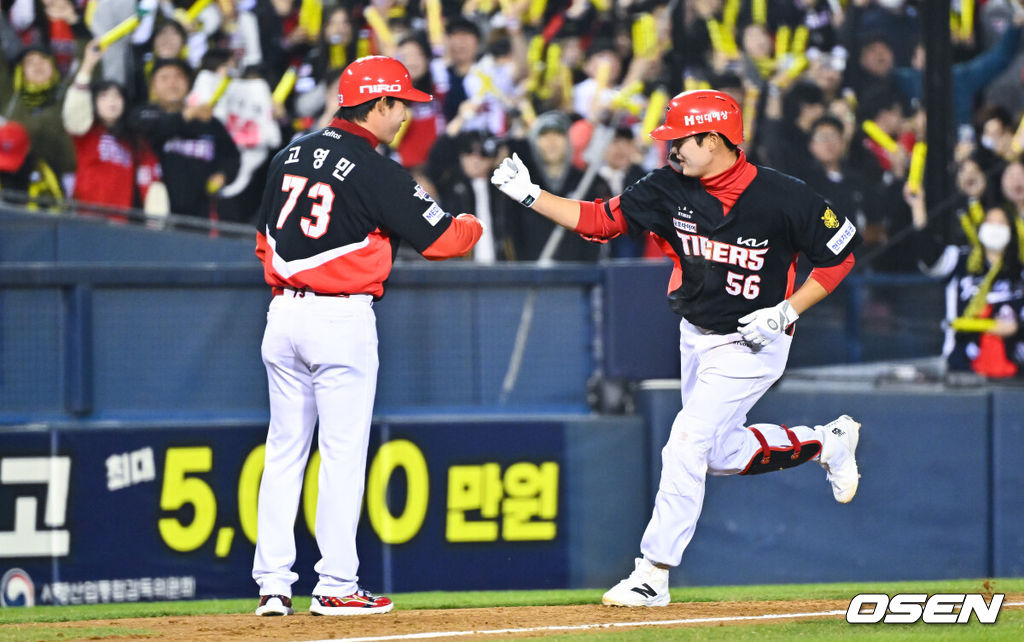 1일 서울 잠실야구장에서 2026 신한 SOL KBO리그 LG 트윈스와 KIA 타이거즈의 경기가 열렸다. 이날 LG는 송승기를, KIA는 양현종을 선발로 내세웠다.5회초 KIA 선두타자 오선우가 솔로홈런을 날리고 베이스를 돌고 있다.  2026.04.01 / soul1014@osen.co.kr