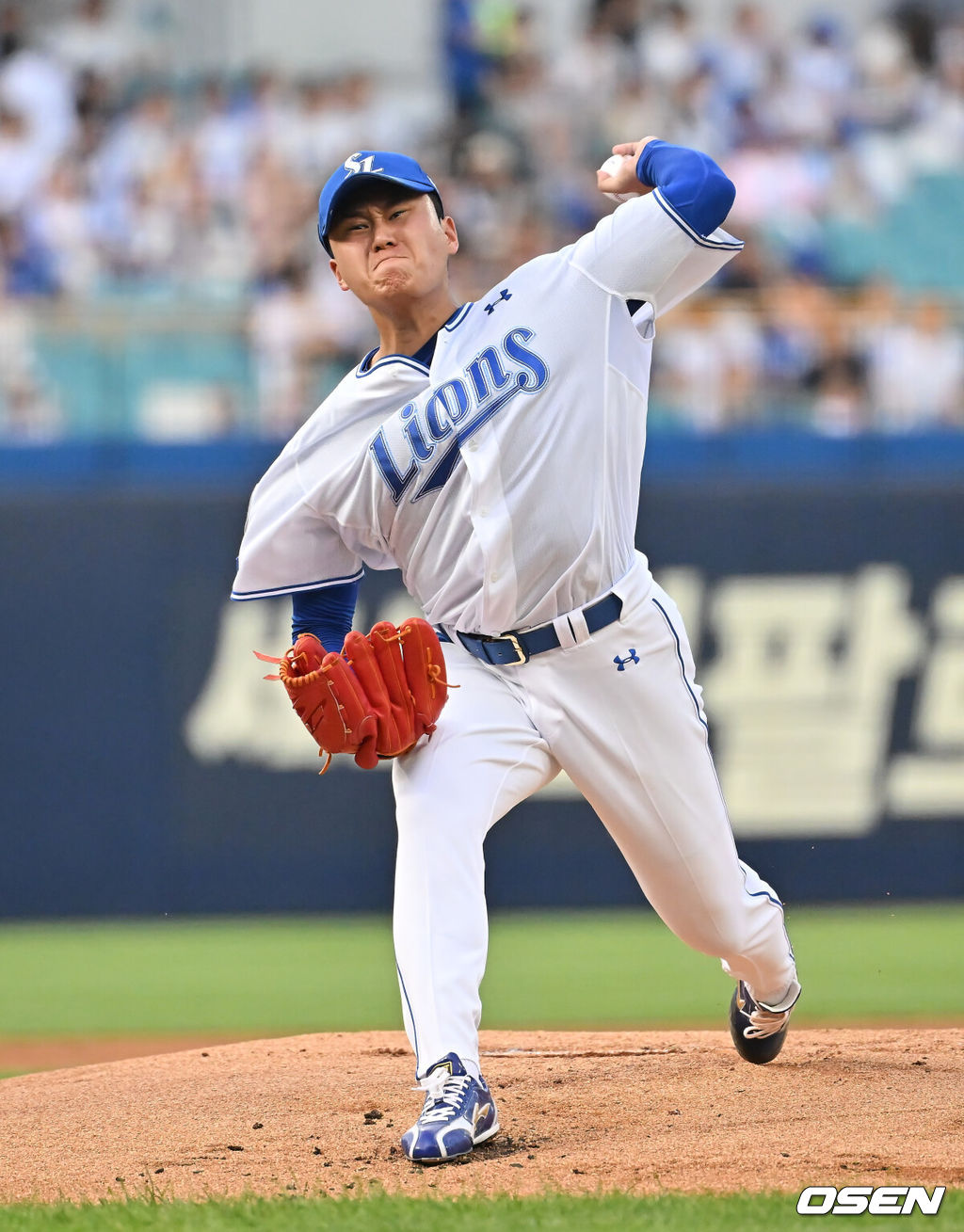 4일 대구삼성라이온즈파크에서 2025 신한 SOL 뱅크 KBO 리그 삼성 라이온즈와 LG 트윈스의 경기가 열렸다. 홈팀 삼성은 이승현이, 방문팀 LG는 송승기가 선발 출전했다. 삼성 라이온즈 선발 투수 이승현이 역투하고 있다. 2025.07.04 / foto0307@osen.co.kr