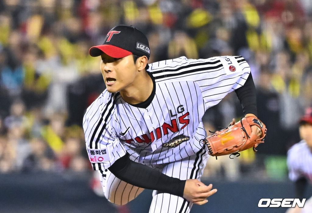 8회초 LG 우강훈 투수가 역투하고 있다.     2026.04.01 / soul1014@osen.co.kr