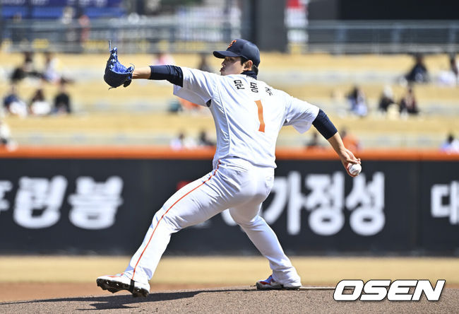 [OSEN=대전, 박준형 기자] 20일 오후 대전 한화생명볼파크에서 2026 신한 SOL KBO 리그 시범경기 한화 이글스와 KIA 타이거즈의 경기를 진행됐다.전날 한화는 4-5로 끌려가다 9회말 허인서의 동점 홈런과 김태연의 끝내기 홈런으로 7-5 역전승을 거두고 2연패를 끊었다.1회초 한화 선발투수 문동주가 역투하고 있다.   2026.03.20 / soul1014@osen.co.kr