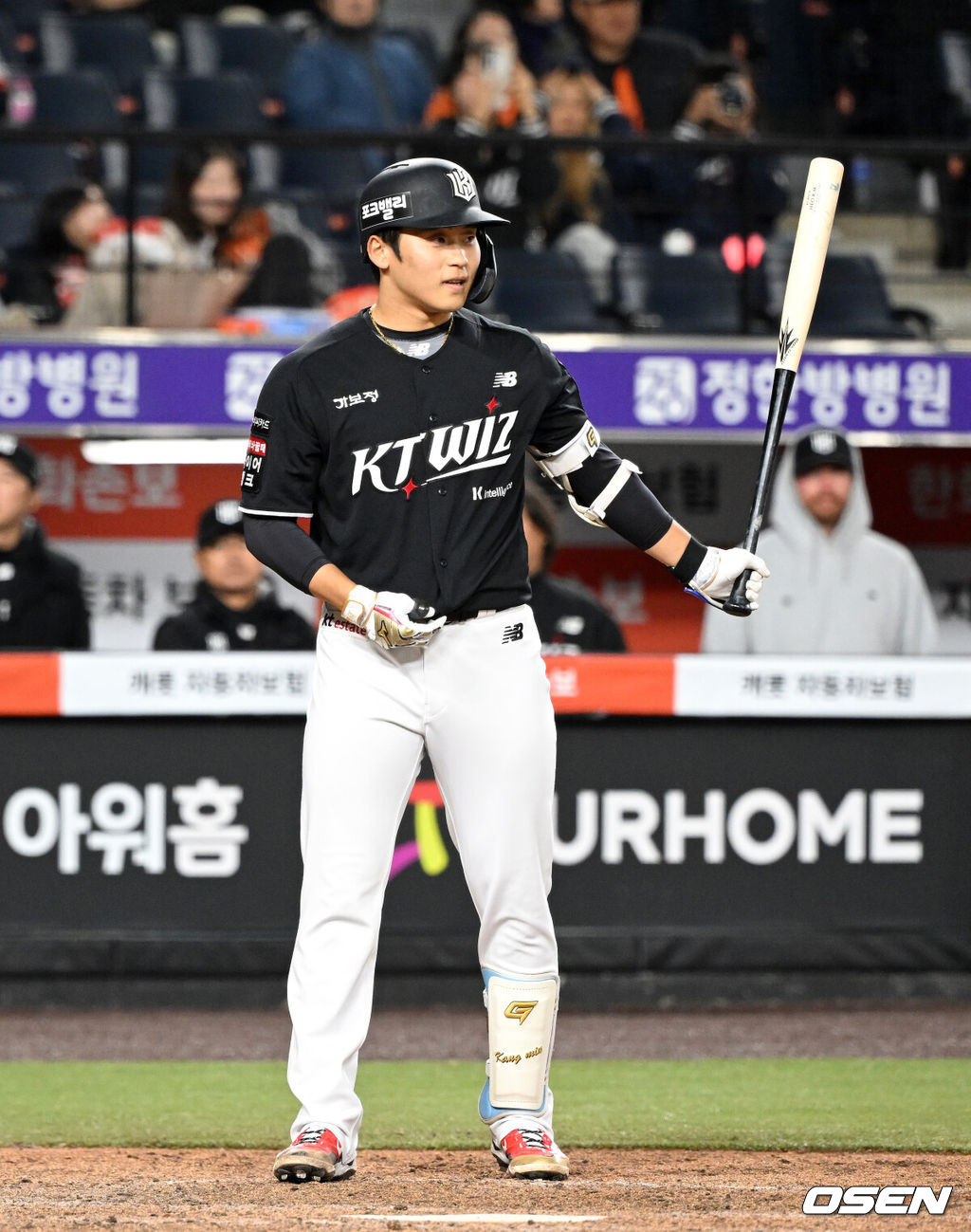 1일 대전 한화생명볼파크에서 2026 신한 SOL KBO리그 한화 이글스와 KT 위즈의 경기가 열렸다.이날 한화는 류현진, KT는 고영표를 선발로 내세웠다.9회초 KT 박영현이 타석에 서고 있다. 2026.04.01 /sunday@osen.co.krc