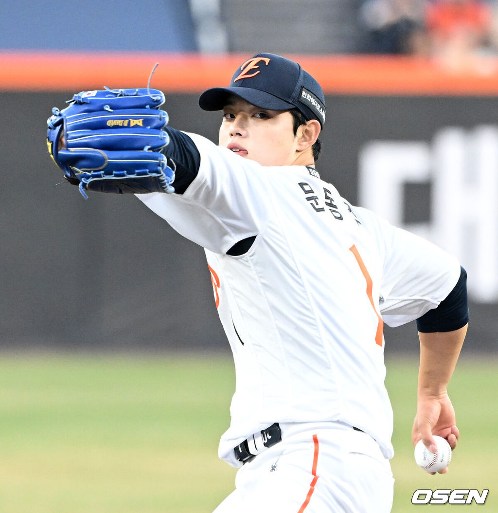 2일 대전 한화생명볼파크에서 2026 신한 SOL KBO리그 한화 이글스와 KT 위즈의 경기가 열렸다.이날 한화는 문동주, KT는 오원석을 선발로 내세웠다.1회초 무사에서 한화 선발투수 문동주가 역투하고 있다. 2026.04.02 /sunday@osen.co.kr