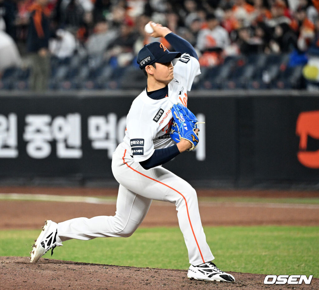 2일 대전 한화생명볼파크에서 2026 신한 SOL KBO리그 한화 이글스와 KT 위즈의 경기가 열렸다.이날 한화는 문동주, KT는 오원석을 선발로 내세웠다.6회초 한화 강건우가 역투하고 있다. 2026.04.02 /sunday@osen.co.kr