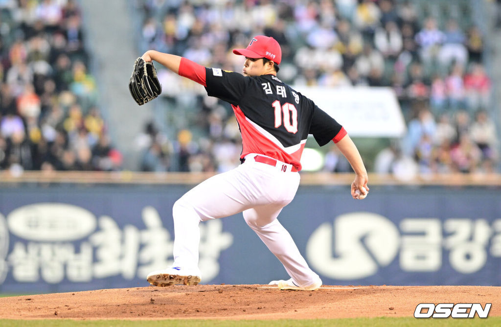 2일 서울 잠실야구장에서 2026 신한 SOL KBO리그 LG 트윈스와 KIA 타이거즈의 경기가 열렸다. 이날 LG는 웰스, KIA는 김태형을 선발로 내세웠다. 1회말 KIA 김태형이 역투를 하고 있다. 2026.04.02 /cej@osen.co.kr