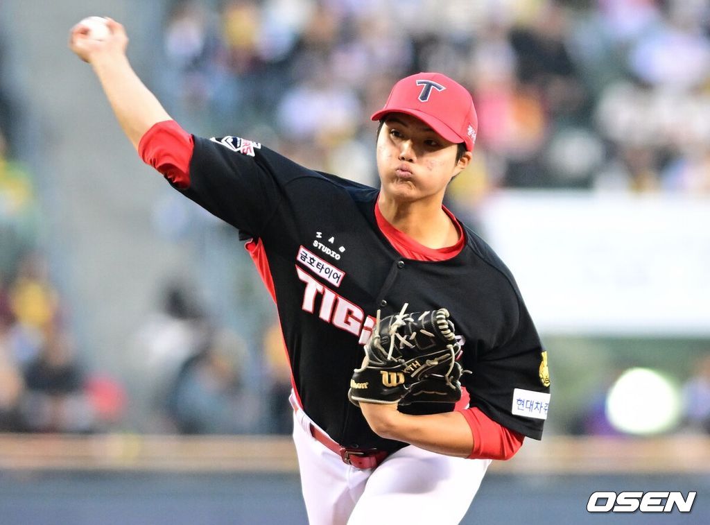 2일 서울 잠실야구장에서 2026 신한 SOL KBO리그 LG 트윈스와 KIA 타이거즈의 경기가 열렸다. 이날 LG는 웰스, KIA는 김태형을 선발로 내세웠다. 1회말 KIA 김태형이 역투를 하고 있다. 2026.04.02 /cej@osen.co.kr