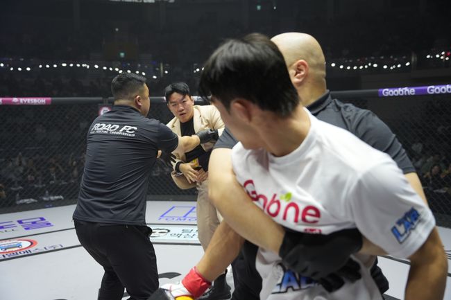 타이틀전이 아직 2개월 가까이 남은 시점에서 벌써부터 ‘플라이급 챔피언’ 이정현(24, TEAM AOM)과 ‘도전자’인 ‘에임건’ 조준건(20, THE GYM LAB)의 신경전이 살벌하다. / 로드FC