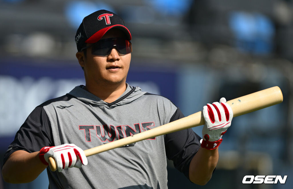 2일 서울 잠실야구장에서 2026 신한 SOL KBO리그 LG 트윈스와 KIA 타이거즈의 경기가 열린다. LG 문보경이 훈련을 하고 있다. 2026.04.02 /cej@osen.co.kr