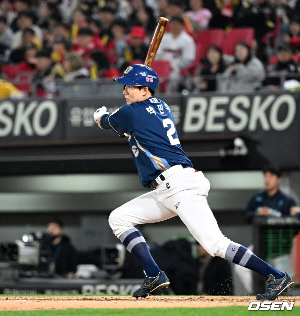 3일 광주-기아 챔피언스필드에서 2026 신한 SOL KBO리그 KIA 타이거즈와 NC 다이노스의 경기가 열렸다.이날 KIA는 제임스 네일, NC는 구창모를 선발로 내세웠다.5회초 1사 1,2루 NC 박민우가 적시타를 치고 있다. 2026.04.03 /sunday@osen.co.kr