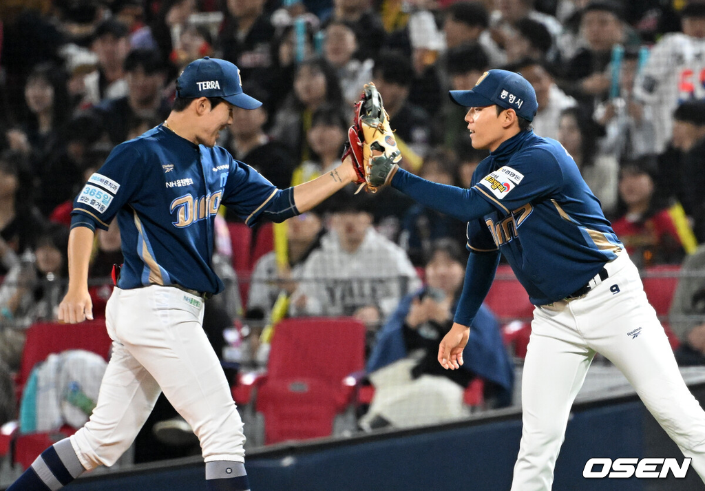 3일 광주-기아 챔피언스필드에서 2026 신한 SOL KBO리그 KIA 타이거즈와 NC 다이노스의 경기가 열렸다.이날 KIA는 제임스 네일, NC는 구창모를 선발로 내세웠다.8회말 무사에서 KIA 한준수가 우중월 솔로 홈런을 치고 환호하고 있다. 2026.04.03 /sunday@osen.co.kr