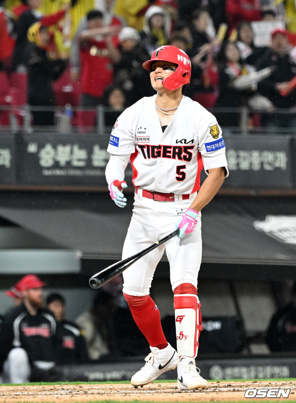 3일 광주-기아 챔피언스필드에서 2026 신한 SOL KBO리그 KIA 타이거즈와 NC 다이노스의 경기가 열렸다.이날 KIA는 제임스 네일, NC는 구창모를 선발로 내세웠다.6회말 1사에서 KIA 김도영이 삼진으로 물러나며 아쉬워하고 있다. 2026.04.03 /sunday@osen.co.kr