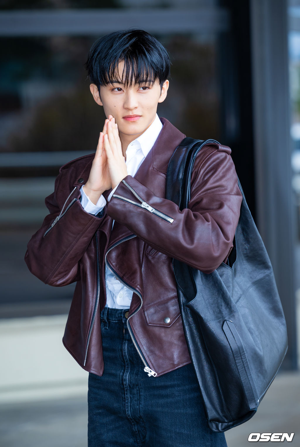 NCT 마크가 31일 김포국제공항을 통해 해외 일정 참석차 중국 상하이로 출국했다.NCT 마크는 FW26 상하이패션위크 패션쇼에 참석한다.NCT 마크가 출국장으로 향하며 포즈를 취하고 있다. 2026.03.31 /rumi@osen.co.kr