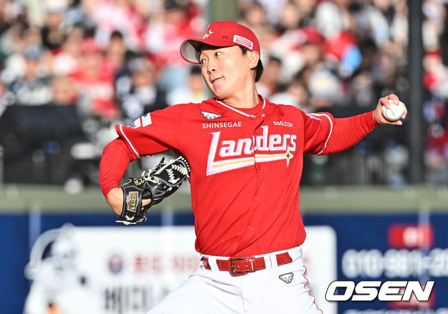 [OSEN=부산, 이석우 기자] 4일 부산 사직야구장에서 2026 신한 SOL KBO 리그 롯데 자이언츠와 SSG 랜더스의 경기가 열렸다. 홈팀 롯데는 비슬리가, 방문팀 SSG는 김건우가 선발 출전했다.SSG 랜더스 선발 투수 박건우가 역투하고 있다. 2026.04.04 / foto0307@osen.co.kr