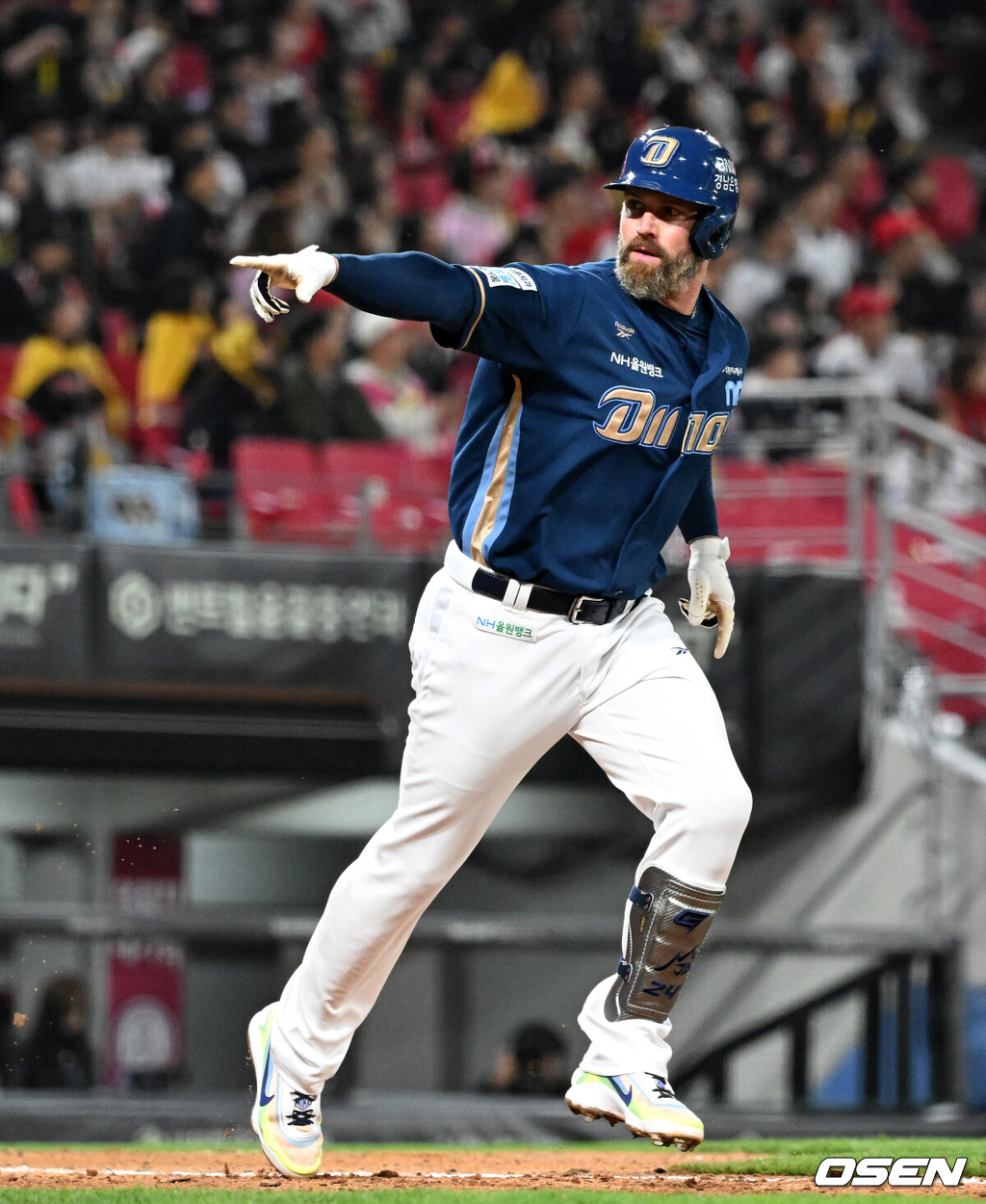 4일 광주-기아 챔피언스필드에서 2026 신한 SOL KBO리그 KIA 타이거즈와 NC 다이노스의 경기가 열렸다.이날 KIA는 이의리, NC는 커티스 테일러를 선발로 내세웠다.6회초 1사에서 NC 데이비슨이 좌월 솔로 홈런을 치고 환호하고 있다. 2026.04.04 /sunday@osen.co.kr