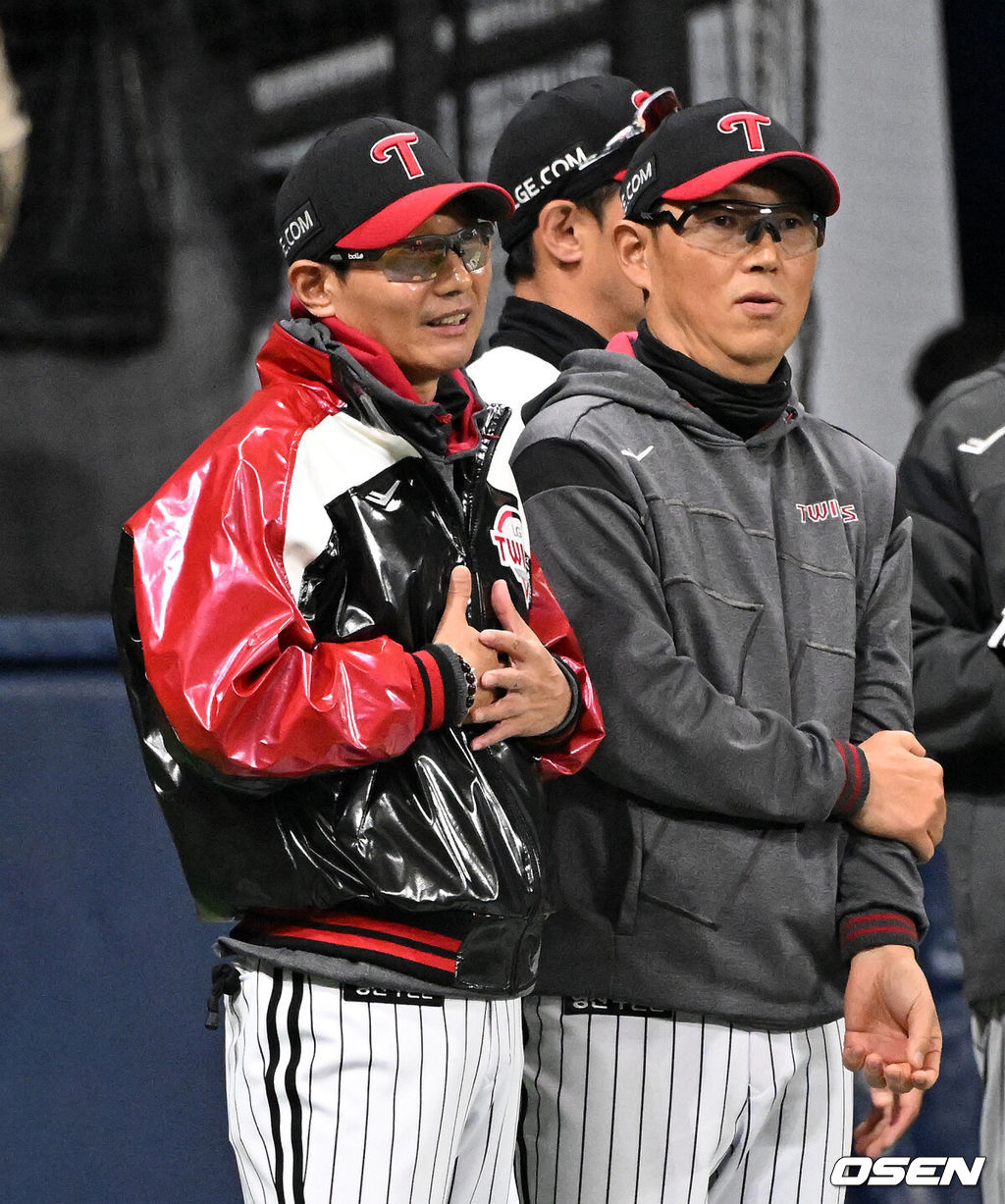 프로야구 LG 트윈스가 키움 히어로즈를 꺾고 위닝시리즈에 성공했다.LG는 5일 서울 고척 스카이돔에서 열린 2026 KBO리그 키움과 경기에서 6-5로 승리했다. LG는 선발 전원 안타 기록을 세우며 승리, 4승4패 승률 5할을 맞췄다. 키움은 2승 6패가 됐다. 있다. 2026.04.05 /sunday@osen.co.kr