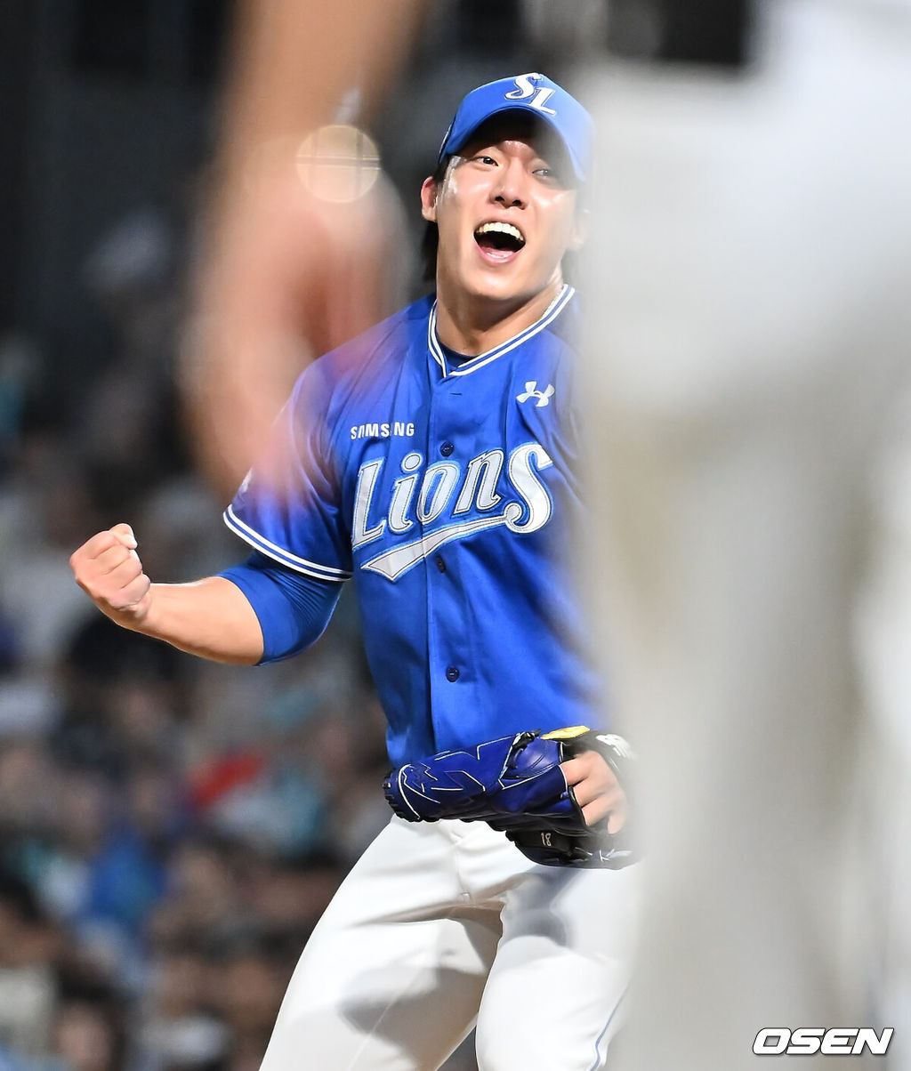 20일 창원NC파크에서 2025 신한 SOL 뱅크 KBO 리그 NC 다이노스와 삼성 라이온즈의 경기가 열렸다. 홈팀 NC는 목지훈이, 방문팀 삼성은 원태인이 선발 출전했다. 삼성 라이온즈 원태인이 6회말 2사 2,3루 NC 다이노스 박건우를 잡고 환호하고 있다. 2025.08.20 / foto0307@osen.co.kr