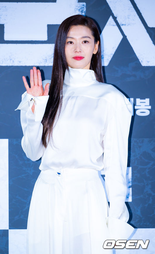 6일 오전 서울 용산구 CGV 용산아이파크몰에서 영화 '군체' 제작보고회가 열렸다.