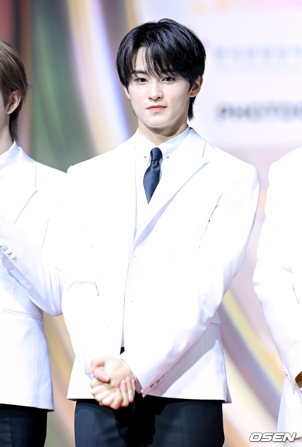 SBS 가요대전 레드카펫 행사가 25일 오후 인천광역시 중구 운서동 인스파이어 아레나에서 열렸다.이날 SBS를 통해 생방송되는 '가요대전'에서는 엔하이픈, 에이티즈, 투어스, 투모로우바이투게더, 앤팀, 보이넥스트도어, 코르티스, 넥스지, 킥플립, 동방신기 유노윤호, 스트레이 키즈, 제로베이스원, 라이즈, 엔시티 태용, 엔시티 드림, 엔시티 위시, 에스파, 아이브, 르세라핌, 있지, 엔믹스, 아일릿, 하츠투하츠, 키키, 미야오, 이즈나, 베이비몬스터, 베이비돈크라이, 올데이 프로젝트, 트레저, 더보이즈, 아이딧, 에이엠피, 아홉 등이 무대를 꾸민다.NCT 드림 마크가 포즈를 취하고 있다. 2025.12.25 /cej@osen.co.kr