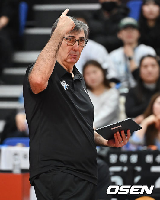 [OSEN=부산, 이석우 기자]  현대캐피탈 필립 블랑 감독 005 2026.03.01 / foto0307@osen.co.kr