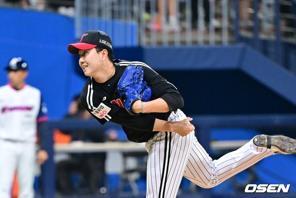 LG는 5일 서울 고척 스카이돔에서 열린 2026 KBO리그 키움과 경기에서 6-5로 승리했다. 9회말 LG 마무리 투수 유영찬이 역투하고 있다.  2026.04.04 / soul1014@osen.co.kr