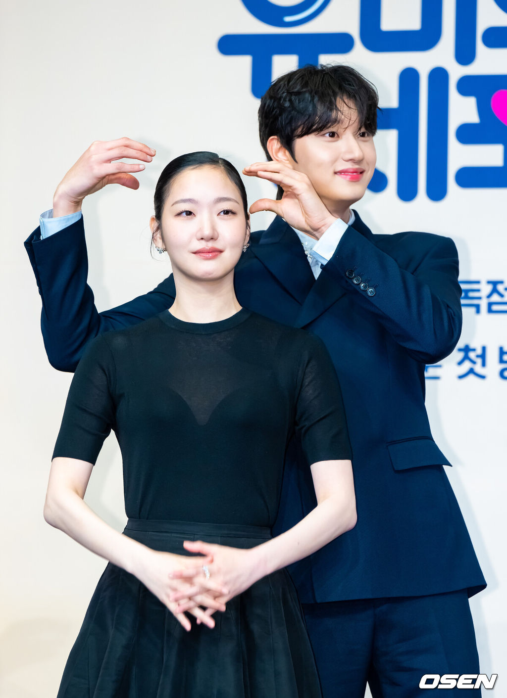 7일 오후 서울 신도림 더링크 호텔에서 티빙 오리지널 '유미의 세포들' 시즌3 제작발표회가 진행됐다.배우 김고은과 김재원이 출연하는 ‘유미의 세포들'은 스타작가가 된 유미의 무자극 일상 속 날벼락처럼 찾아온 뜻밖의 인물로 인해 다시 한번 웃고 울고 사랑에 빠지는 세포 자극 공감 로맨스를 그렸다. 오는 13일 공개.배우 김고은과 김재원이 포즈를 취하고 있다. 2026.04.07 / soul1014@osen.co.kr