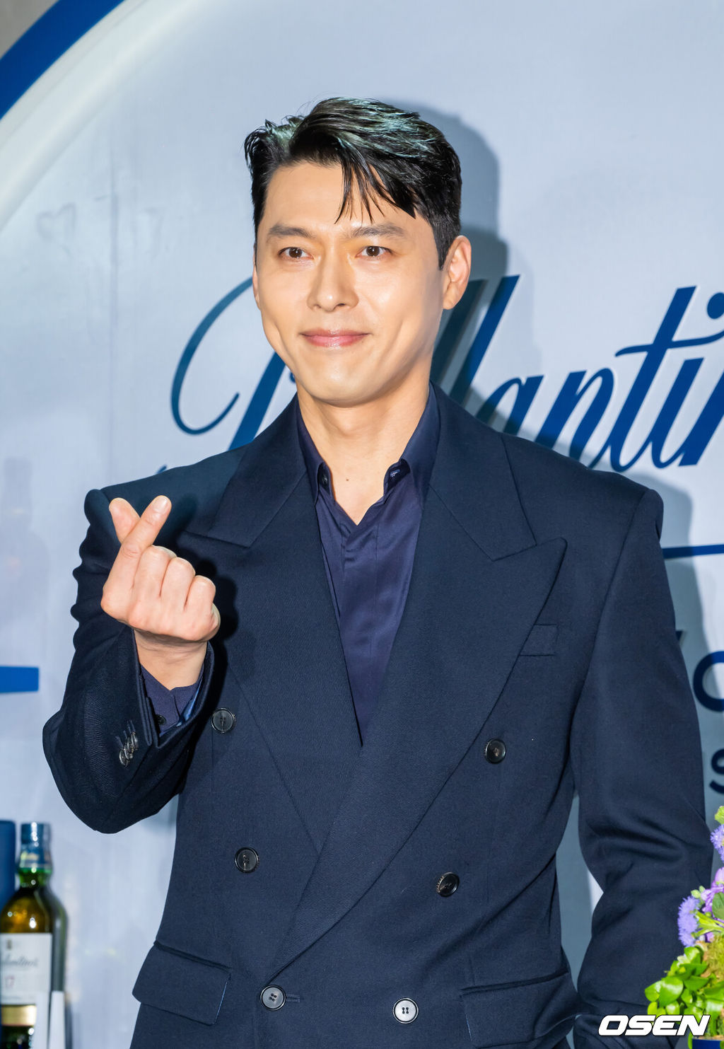 배우 현빈이 25일 오후 서울 성수동 언더시티에서 발렌타인 신페품 출시 기념 포토콜 행사에 참석했다.배우 현빈은 손예진과 결혼해 아들을 두고 있으며, 작품 ‘하얼빈’과 ‘메이드 인 코리아’ 등을 통해 다양한 캐릭터로 활동을 이어가고 있다.배우 현빈이 포즈를 취하고 있다. 2025.03.25 / soul1014@osen.co.kr