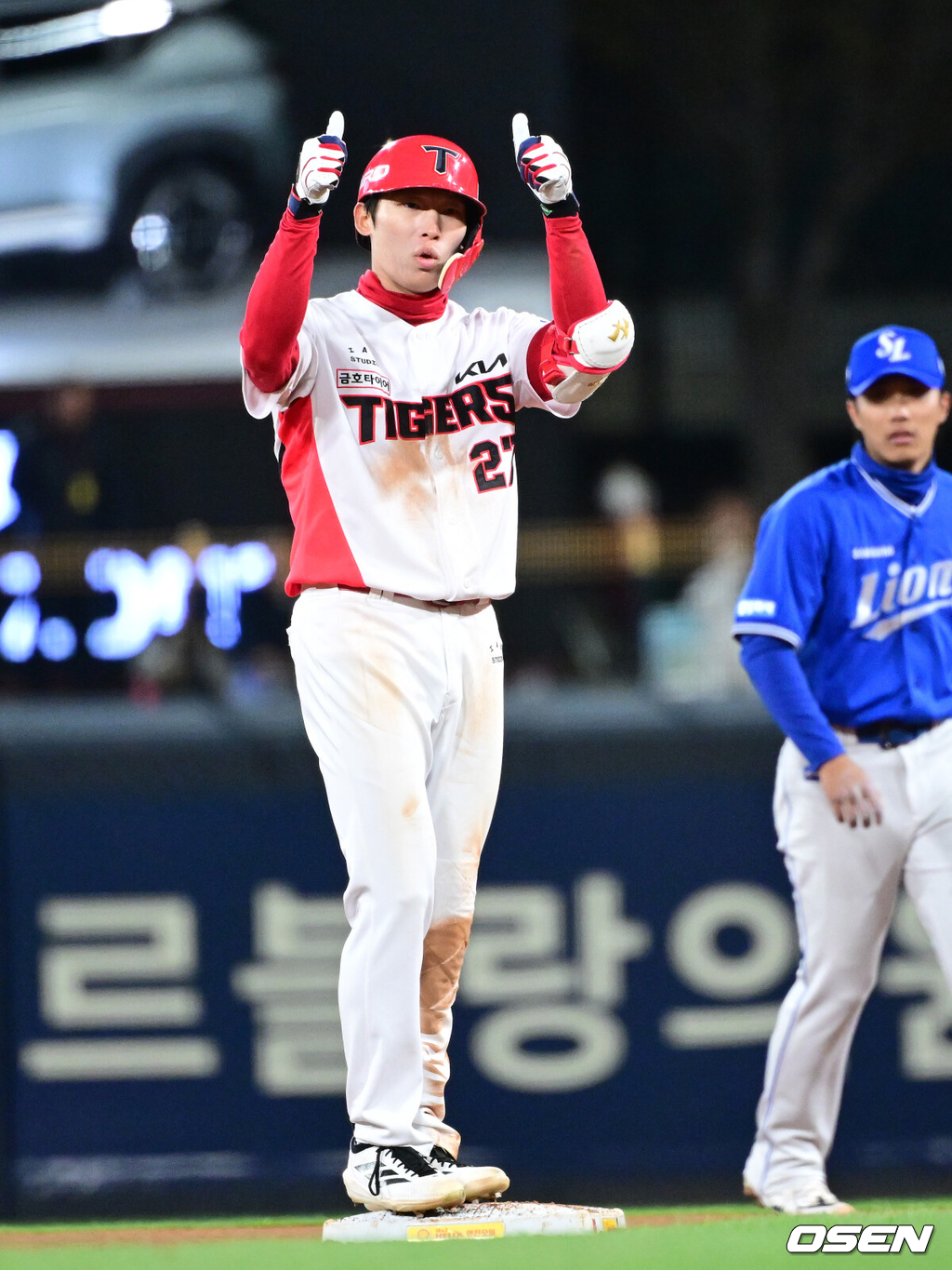 7일 광주-기아 챔피언스필드에서 ‘2026 신한 SOL KBO리그’ KIA 타이거즈와 삼성 라이온즈의 경기가 열렸다.홈팀 KIA는 양현종, 방문팀 삼성은 양창섭을 선발로 내세웠다.5회말 1사 2루 상황 KIA 김호령이 달아나는 오른쪽 1타점 2루타를 날리고 2루에 안착해 기뻐하고 있다. 2026.04.07 / dreamer@osen.co.kr