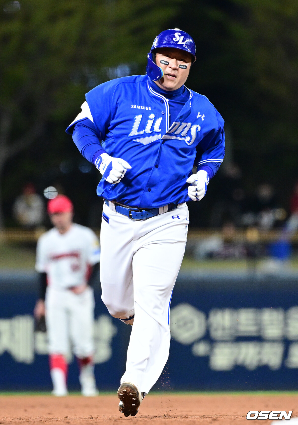 7일 광주-기아 챔피언스필드에서 ‘2026 신한 SOL KBO리그’ KIA 타이거즈와 삼성 라이온즈의 경기가 열렸다.홈팀 KIA는 양현종, 방문팀 삼성은 양창섭을 선발로 내세웠다.9회초 무사 1, 3루 상황 삼성 최형우가 달아나는 중월 스리런포를 날리고 그라운드를 돌고 있다. 2026.04.07 / dreamer@osen.co.kr