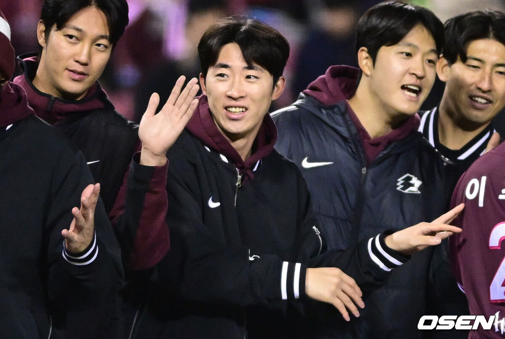 키움이 두산을 제물로 연패를 끊어냈다. 프로야구 키움 히어로즈는 7일 서울 잠실구장에서 열린 2026 신한 SOL KBO리그 두산 베어스와의 시즌 첫 맞대결에서 5-2로 승리했다. 키움 배동현이 승리를 기뻐하고 있다. 2026.04.07 /cej@osen.co.kr