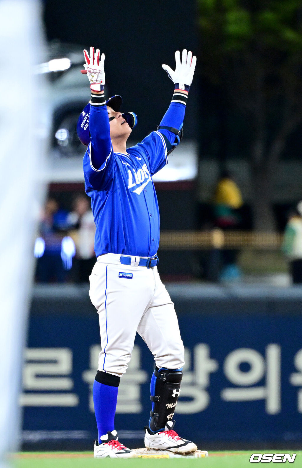 7일 광주-기아 챔피언스필드에서 ‘2026 신한 SOL KBO리그’ KIA 타이거즈와 삼성 라이온즈의 경기가 열렸다.홈팀 KIA는 양현종, 방문팀 삼성은 양창섭을 선발로 내세웠다. 8회초 2사 2, 3루 상황 삼성 강민호가 달아나는 2타점 2루타를 날리고 2루에 안착해 기뻐하고 있다. 2026.04.07 / dreamer@osen.co.kr