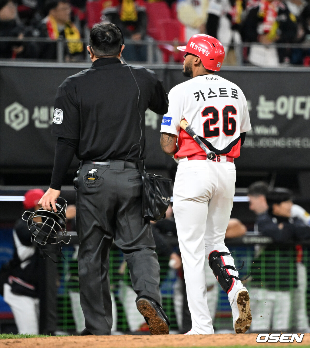 4일 광주-기아 챔피언스필드에서 2026 신한 SOL KBO리그 KIA 타이거즈와 NC 다이노스의 경기가 열렸다.이날 KIA는 이의리, NC는 커티스 테일러를 선발로 내세웠다.7회말 무사에서 KIA 카스트로가 삼진으로 물러나고 있다. 2026.04.04 /sunday@osen.co.kr