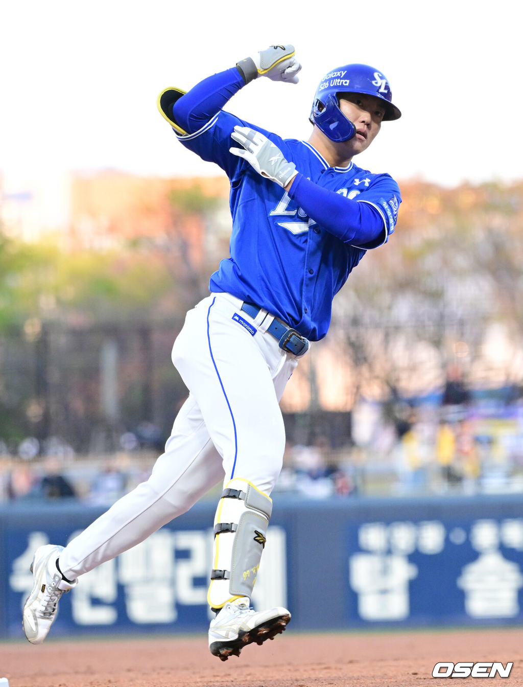 7일 광주-기아 챔피언스필드에서 ‘2026 신한 SOL KBO리그’ KIA 타이거즈와 삼성 라이온즈의 경기가 열렸다.홈팀 KIA는 양현종, 방문팀 삼성은 양창섭을 선발로 내세웠다.1회초 1사 주자없는 상황 삼성 류지혁이 선제 우월 솔로포를 날리고 그라운드를 돌고 있다. 2026.04.07 / dreamer@osen.co.kr