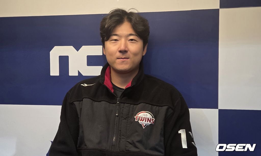 프로야구 LG 트윈스 투수 송승기가 7일 창원 NC파크에서 NC 다이노스와 경기에 선발등판해 5이닝 무실점으로 시즌 첫 승을 기록했다. 경기 후 승리 소감을 말하고 있다. /orange@osen.co.kr