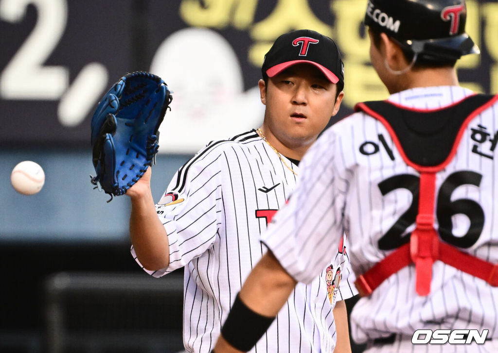 LG 투수 송승기와 포수 이주헌 / OSEN DB