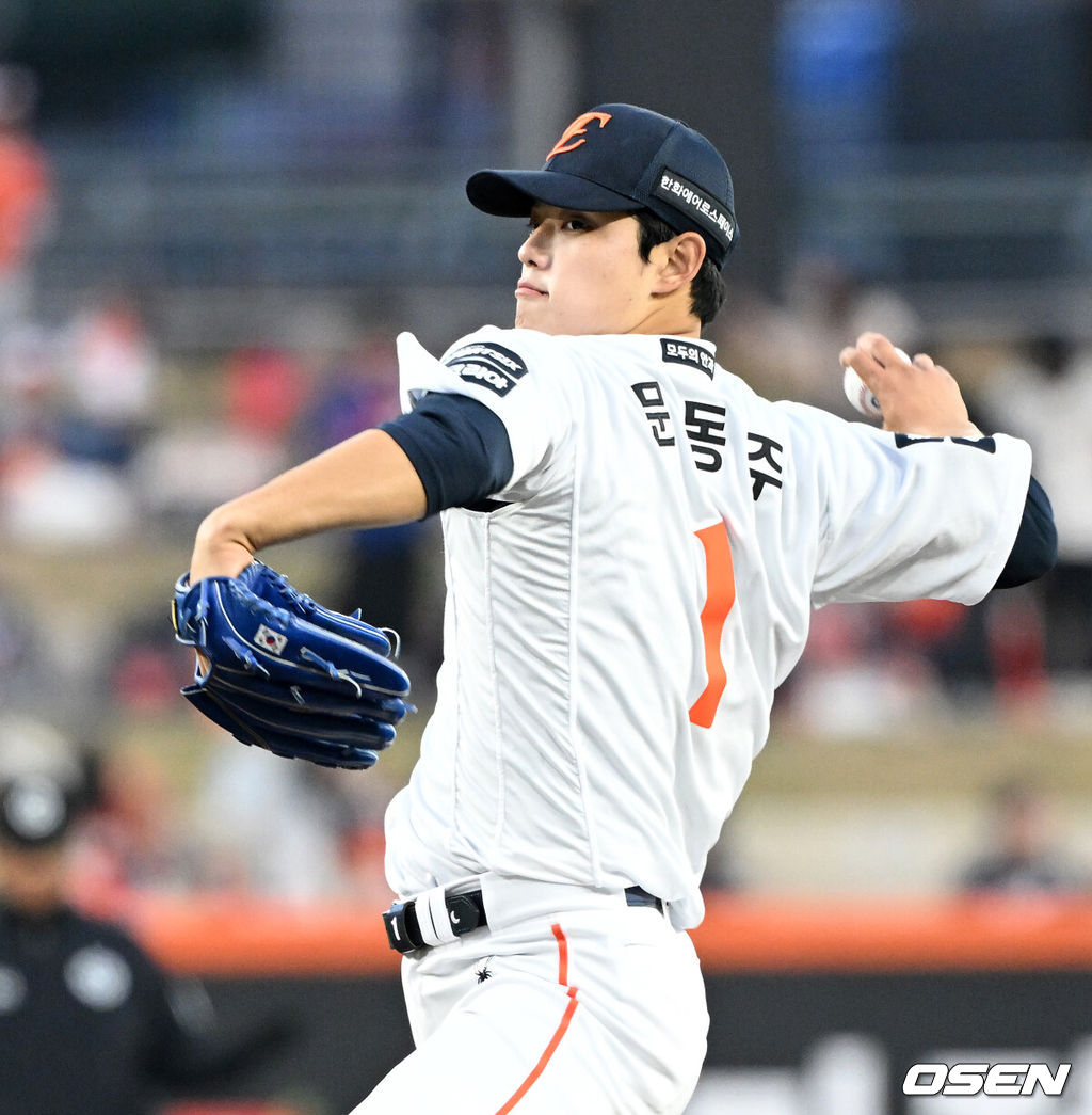 2일 대전 한화생명볼파크에서 2026 신한 SOL KBO리그 한화 이글스와 KT 위즈의 경기가 열렸다.이날 한화는 문동주, KT는 오원석을 선발로 내세웠다.1회초 무사에서 한화 선발투수 문동주가 역투하고 있다. 2026.04.02 /sunday@osen.co.kr