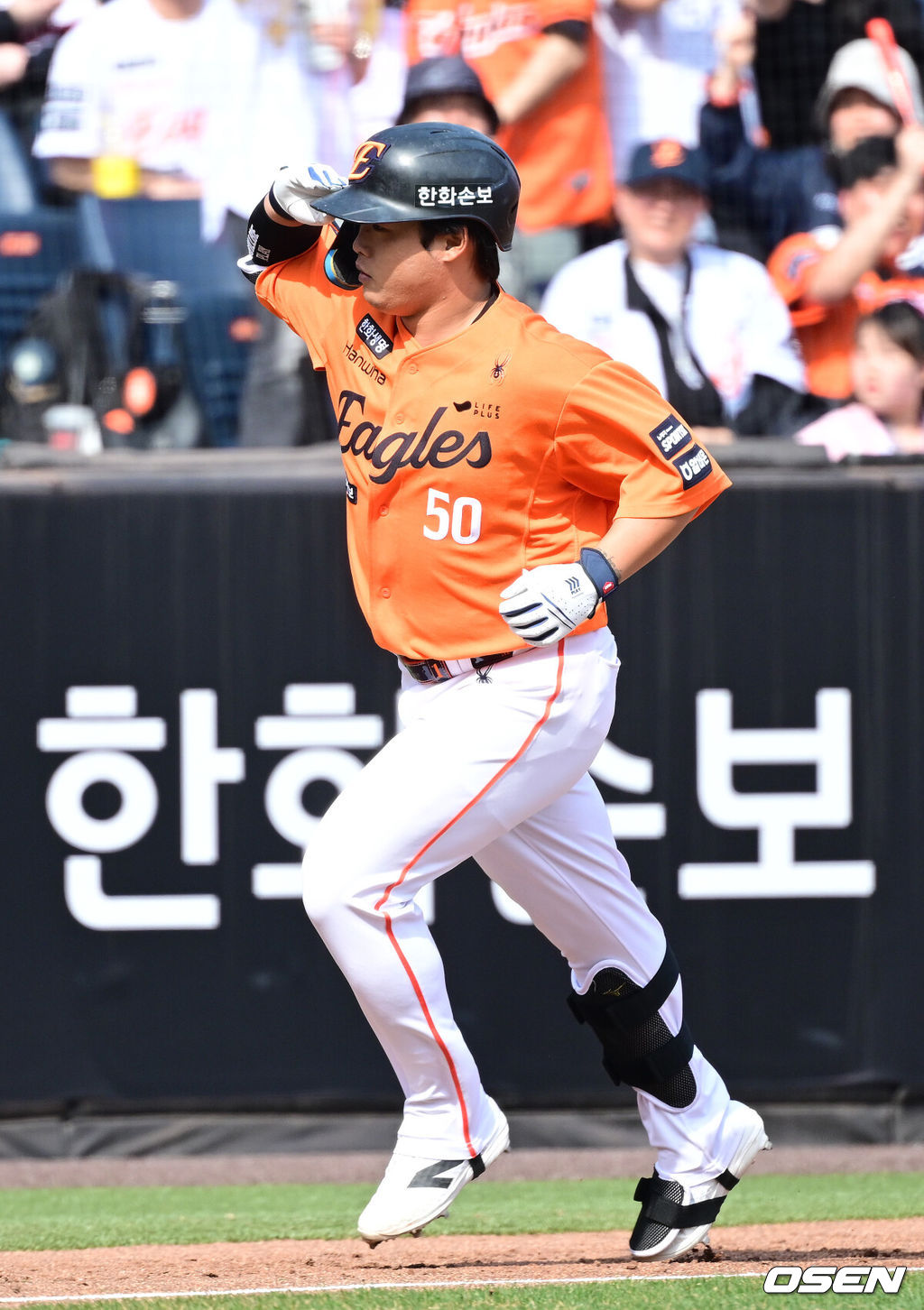 29일 대전 한화생명볼파크에서 ‘2026 신한 SOL KBO리그’ 한화 이글스와 키움 히어로즈의 경기가 열렸다.홈팀 한화는 왕옌청, 방문팀 키움은 하영민을 선발로 내세웠다. 3회말 무사 1루 상황 한화 강백호가 달아나는 좌중간 투런포를 날리고 그라운드를 돌며 기뻐하고 있다. 2025.03.29 / dreamer@osen.co.kr