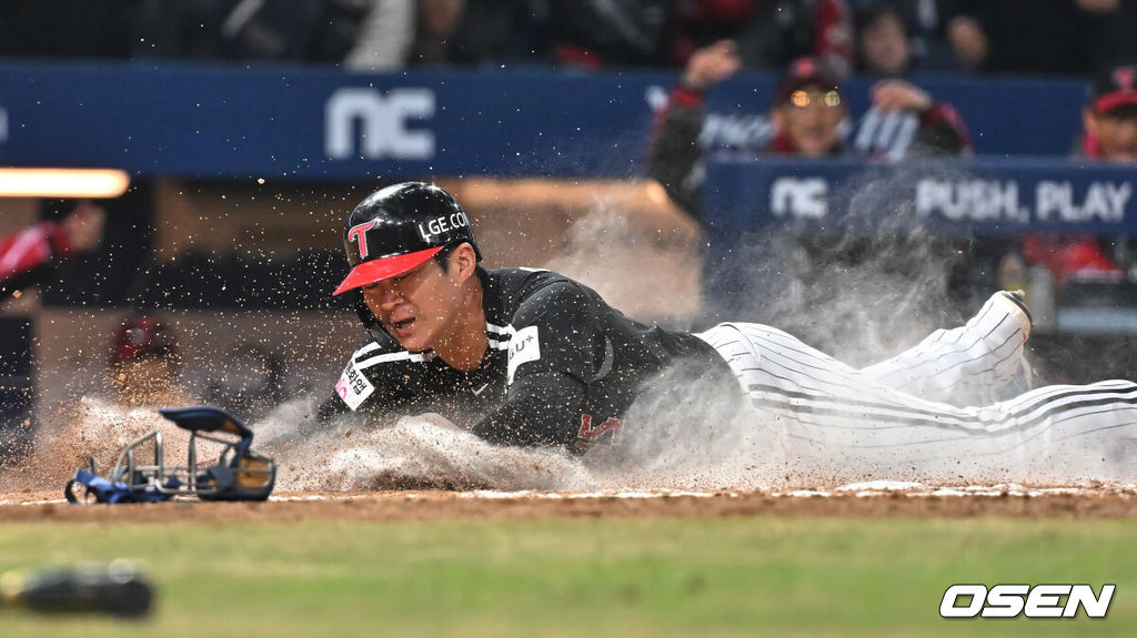 8일 창원NC파크에서 2026 신한 SOL KBO 리그 NC 다이노스와 LG 트윈스의 경기가 열렸다. 홈팀 NC는 신민혁이, 방문팀 LG는 웰스가 선발 출전했다. LG 트윈스 오지환이 8회초 2사 2루 중견수 쪽 적시타를 치고 홈으로 쇄도, 그라운드 홈런을 만들고 있다. 2026.04.08 / foto0307@osen.co.kr