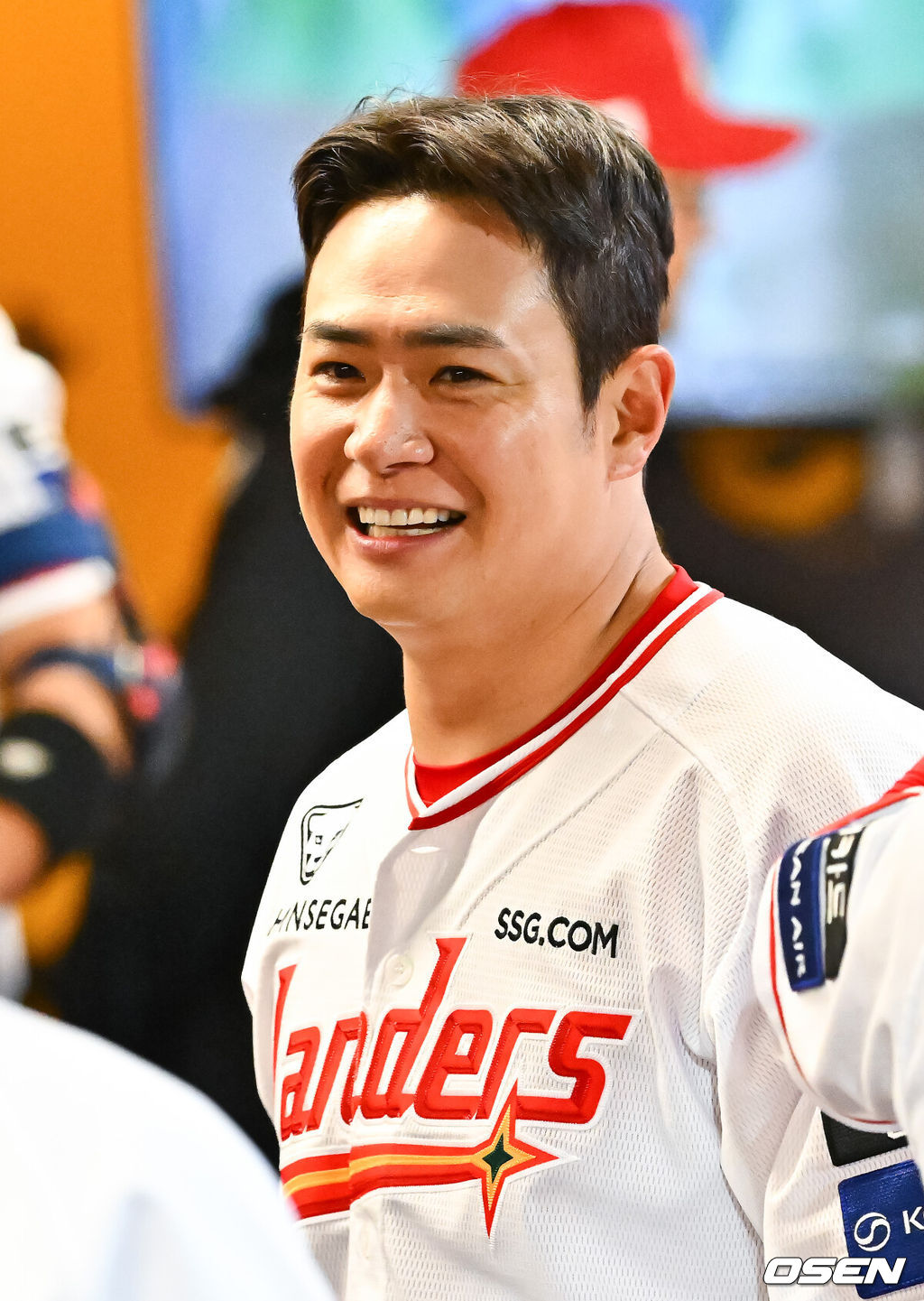 31일 오후 인천 SSG랜더스필드에서 2026 신한 SOL KBO리그 SSG 랜더스와 키움 히어로즈의 경기가 진행됐다.이날 SSG는 베니지아노를, 키움은 와일스를 선발투수로 내세웠다. 7회말 1사 1,2루 SSG 김재환이 3점 홈런을 날린뒤 미소 짓고 있다. 2026.03.31 / soul1014@osen.co.kr