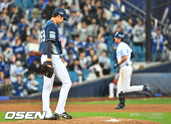 [OSEN=대구, 이석우 기자] 10일 대구삼성라이온즈파크에서 2026 신한 SOL KBO 리그 삼성 라이온즈와 NC 다이노스의 경기가 열렸다. 홈팀 삼성은 후라도가, 방문팀 NC는 구창모가 선발 출전했다. NC 다이노스 구창모가 6회말 무사 삼성 라이온즈 구자욱에게 우월 솔로 홈런을 맞고 아쉬워하고 있다. 2026.04.10 / foto0307@osen.co.kr