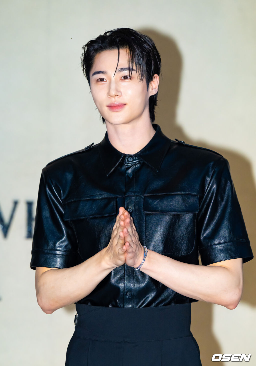 3일 오후 서울 성수동 아이아이컴바인드 신사옥에서 하우스 노웨어 서울 오픈 기념 포토월 행사가 진행됐다.이날 현장에는 틸다 스윈튼와 스트레이키즈 필릭스, 에스파 카리나, 에프케이에이 트윅스, 미야오 엘라, 사카구치 켄타로, 앤 커티스, 허광한, 헌터 샤퍼, 변우석, 차이 쉬쿤이 참석했다.배우 변우석이 포즈를 취하고 있다   2025.09.03 / soul1014@osen.co.kr