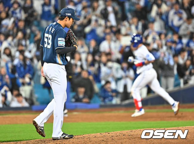 [OSEN=대구, 이석우 기자] 10일 대구삼성라이온즈파크에서 2026 신한 SOL KBO 리그 삼성 라이온즈와 NC 다이노스의 경기가 열렸다. 홈팀 삼성은 후라도가, 방문팀 NC는 구창모가 선발 출전했다. NC 다이노스 구창모가 5회말 1사 삼성 라이온즈 박승규에게 좌월 솔로 홈런을 맞고 아쉬워하고 있다. 2026.04.10 / foto0307@osen.co.kr