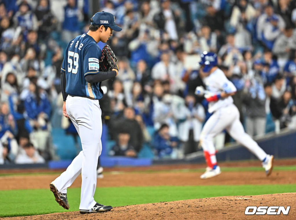 10일 대구삼성라이온즈파크에서 2026 신한 SOL KBO 리그 삼성 라이온즈와 NC 다이노스의 경기가 열렸다. 홈팀 삼성은 후라도가, 방문팀 NC는 구창모가 선발 출전했다. NC 다이노스 구창모가 5회말 1사 삼성 라이온즈 박승규에게 좌월 솔로 홈런을 맞고 아쉬워하고 있다. 2026.04.10 / foto0307@osen.co.kr