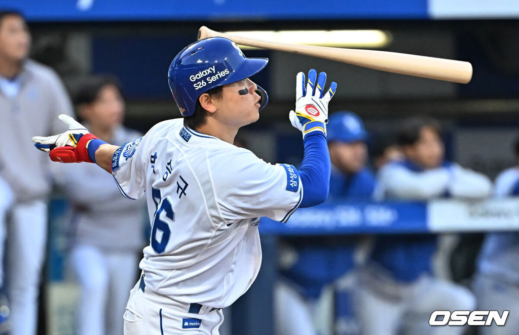 10일 대구삼성라이온즈파크에서 2026 신한 SOL KBO 리그 삼성 라이온즈와 NC 다이노스의 경기가 열린다. 홈팀 삼성은 후라도가, 방문팀 NC는 구창모가 선발 출전한다. 삼성 라이온즈 박승규가 1회말 중견수 뒤 3루타를 치고 있다. 2026.04.10 / foto0307@osen.co.kr