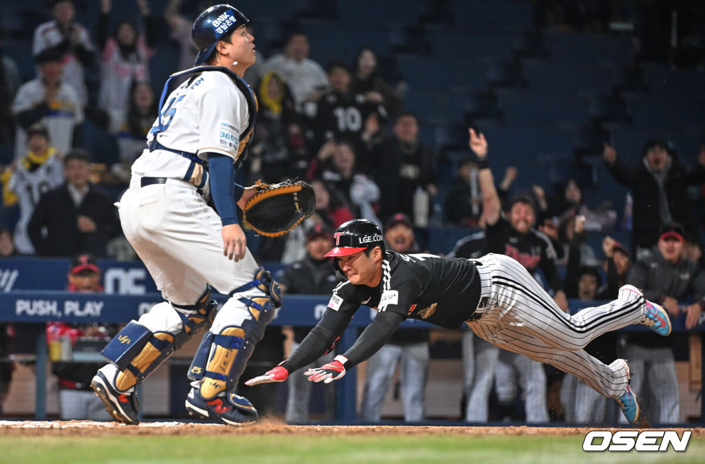 8일 창원NC파크에서 2026 신한 SOL KBO 리그 NC 다이노스와 LG 트윈스의 경기가 열렸다. 홈팀 NC는 신민혁이, 방문팀 LG는 웰스가 선발 출전했다. LG 트윈스 오지환이 8회초 2사 2루 중견수 쪽 적시타를 치고 홈으로 쇄도, 그라운드 홈런을 만들고 있다. 2026.04.08 / foto0307@osen.co.kr